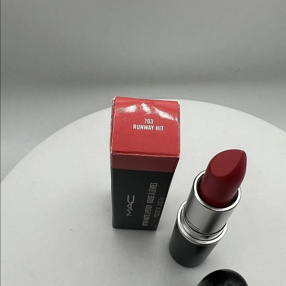 MAC Cosmetics Lipstick - Runway Hit